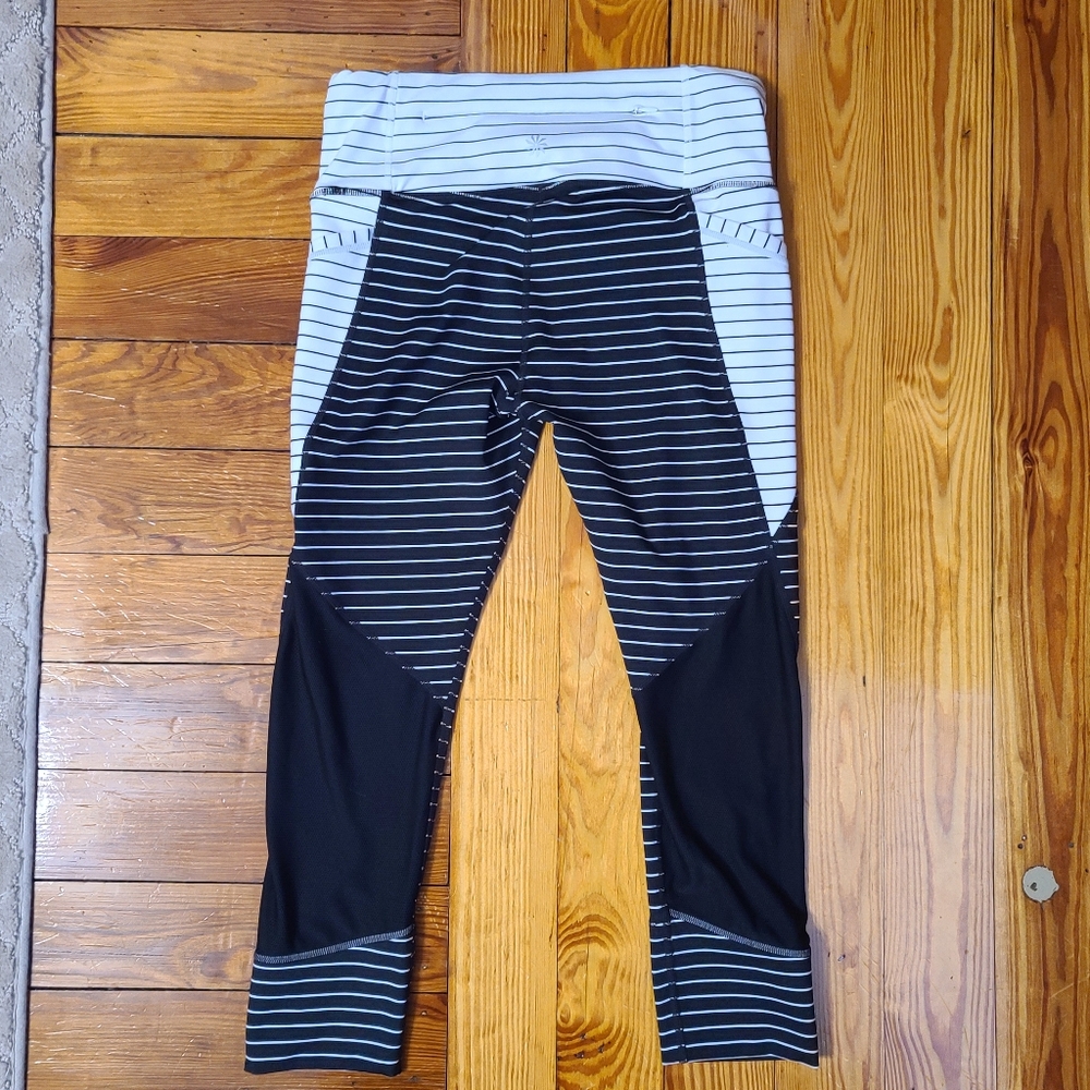 Athleta White & Black Striped Relay 2.0 Capri Leggings - Picture 12 of 15